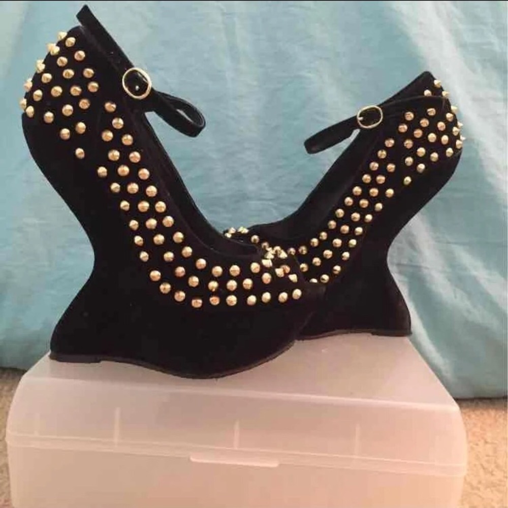 Cut out heels